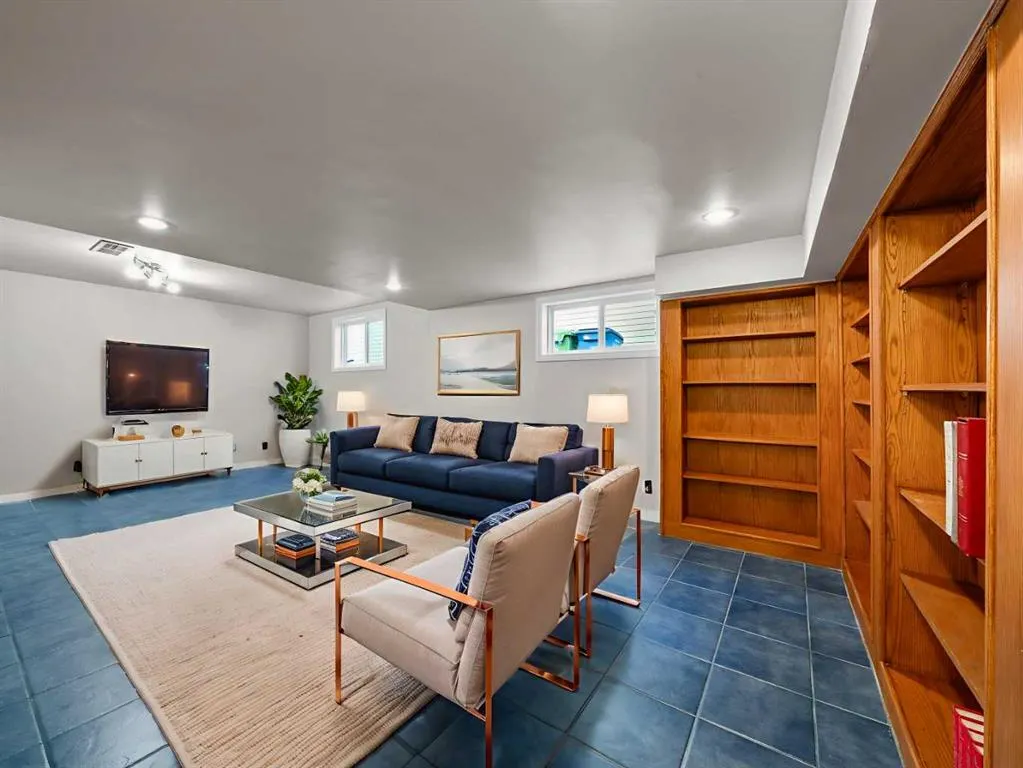 47 Elk Hill SE