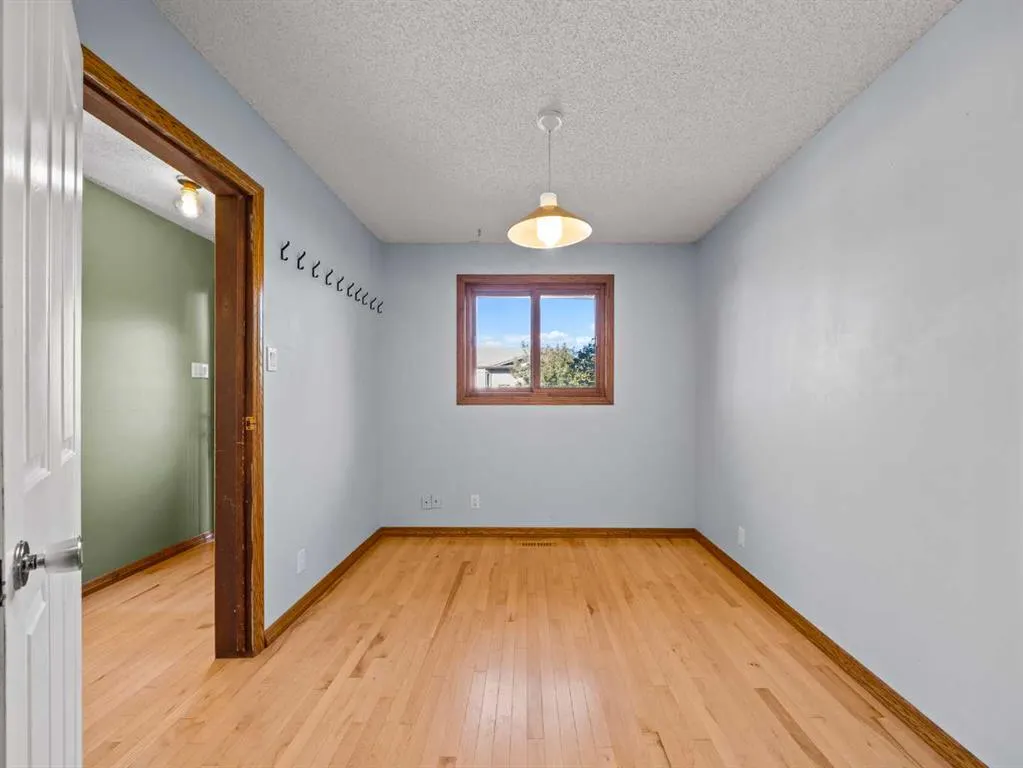 47 Elk Hill SE