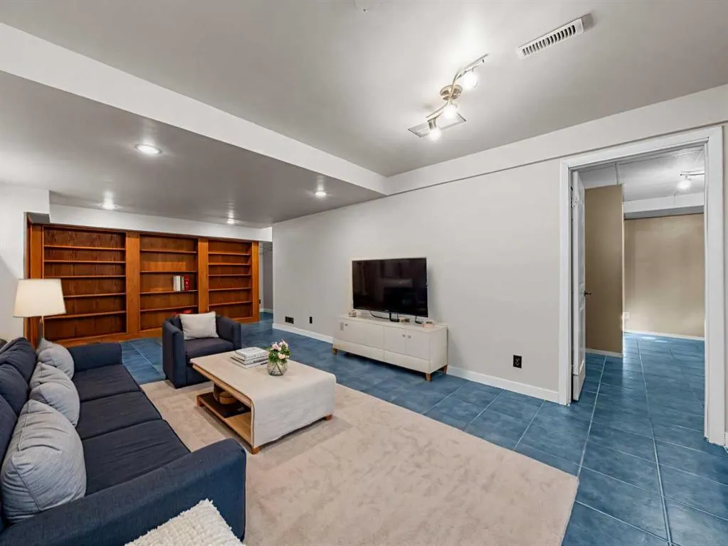 47 Elk Hill SE
