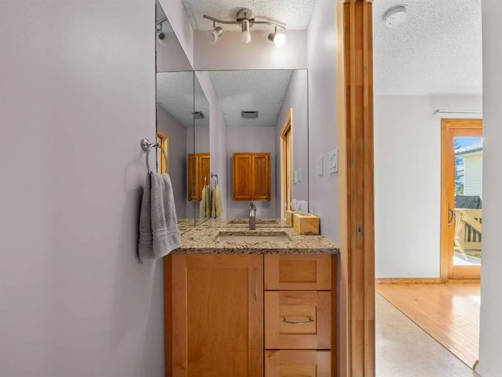 47 Elk Hill SE
