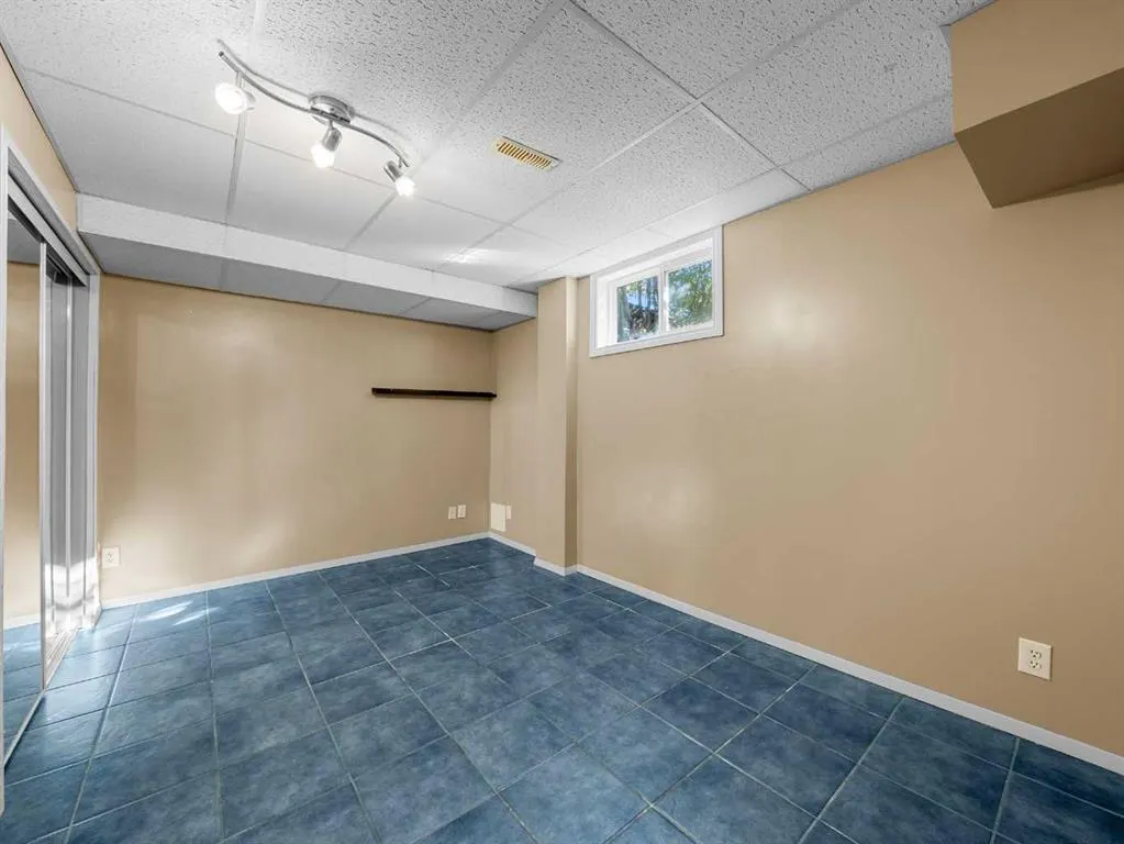 47 Elk Hill SE