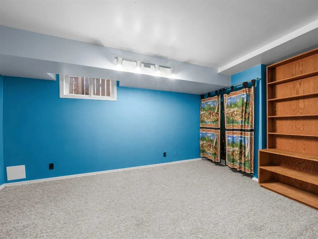 47 Elk Hill SE