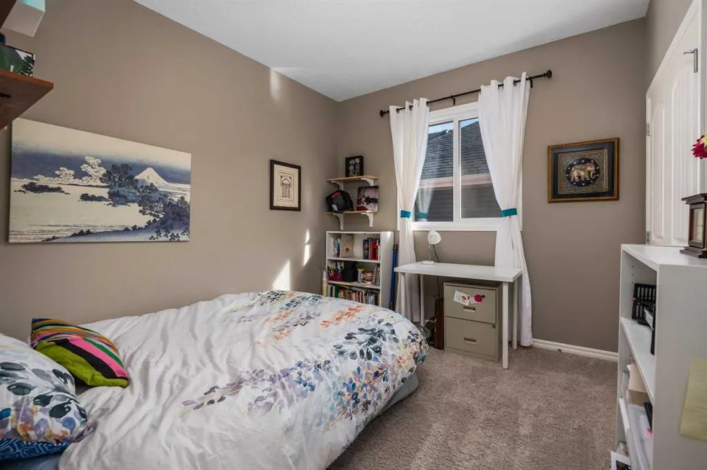 390 River Heights Crescent