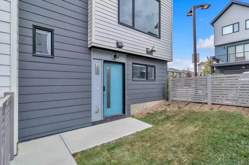 203 Evanscrest Square NW