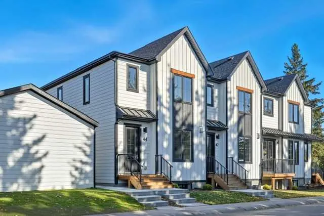102 West Glen Crescent SW