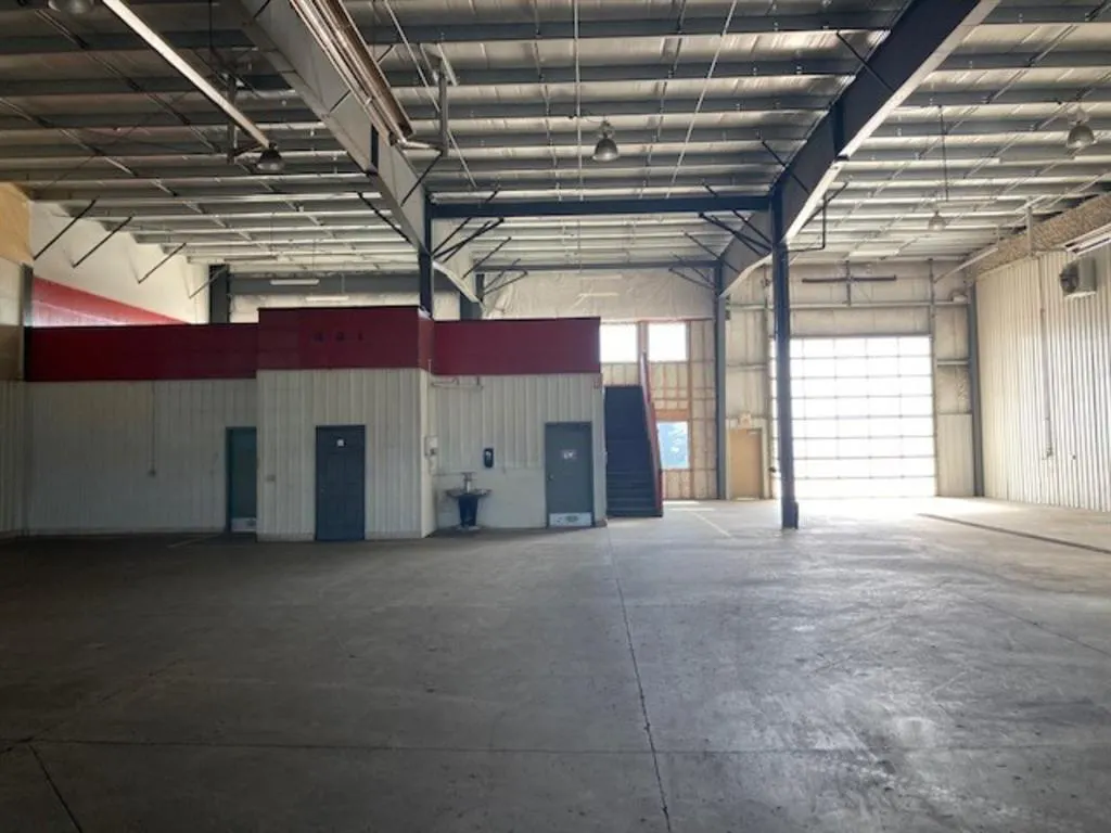 10602 79 Avenue, #Bay #6 & 7