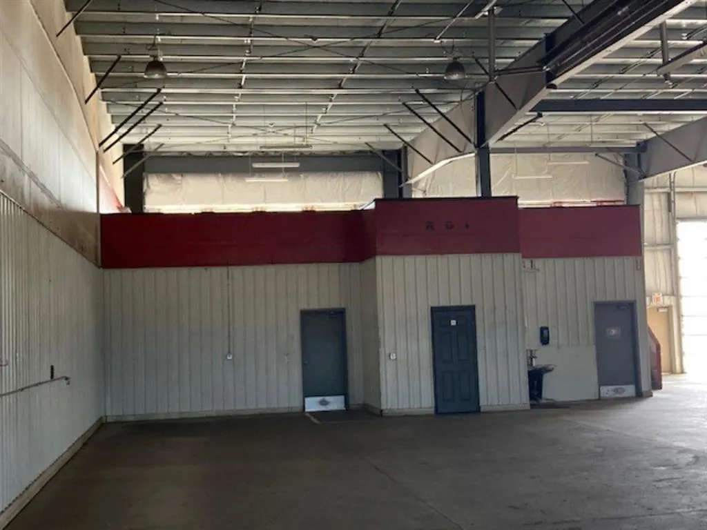 10602 79 Avenue, #Bay #6 & 7