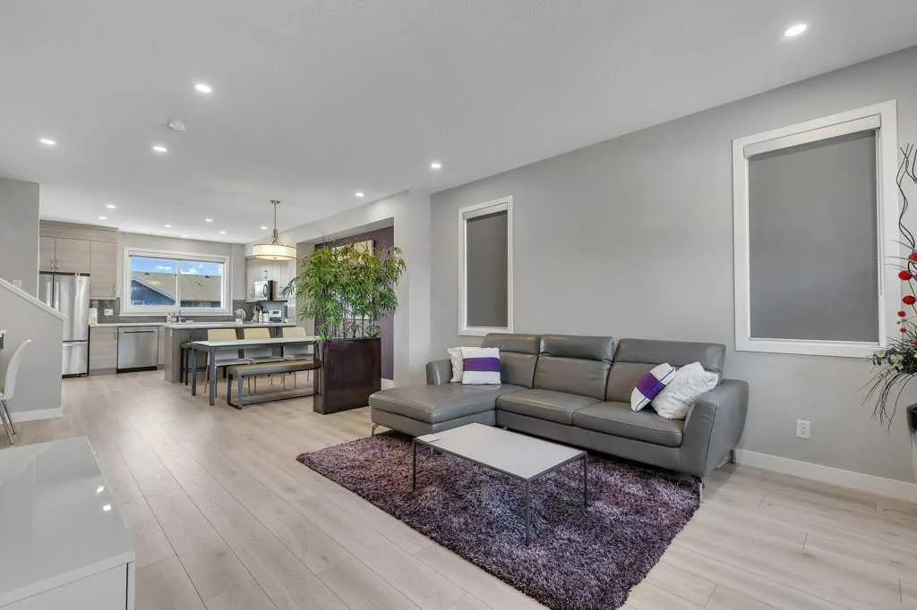 286 Carringvue Way NW