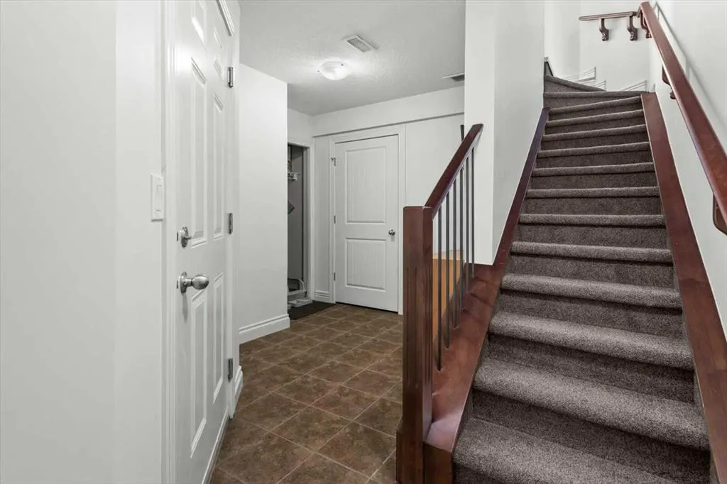 164 Rockyledge View NW, #1