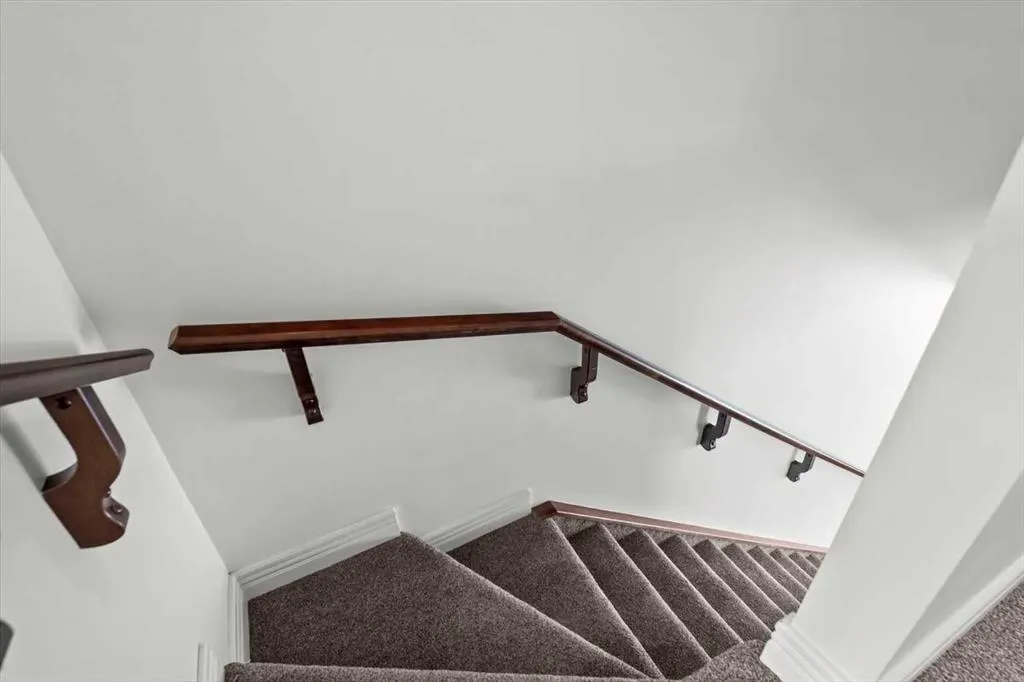 164 Rockyledge View NW, #1