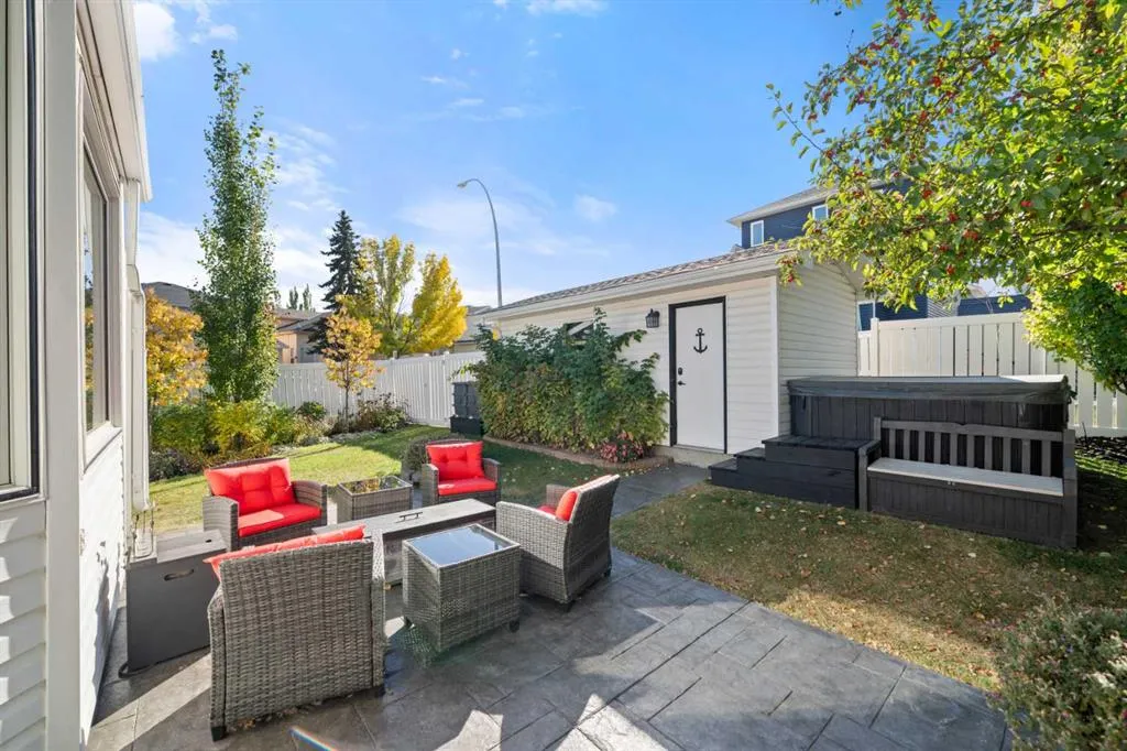 177 Hidden Vale Close NW