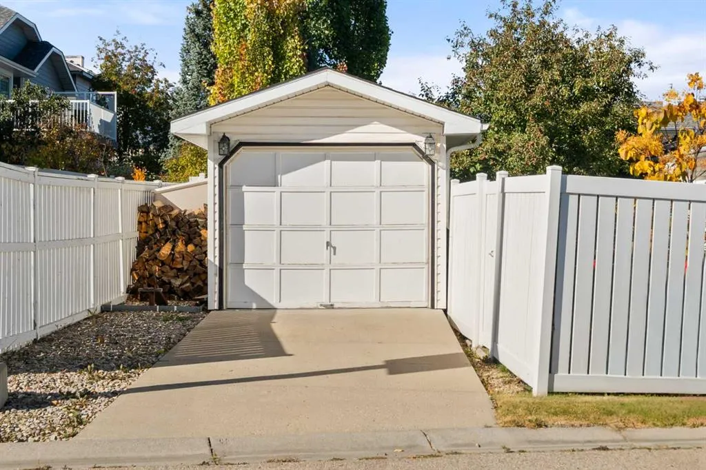 177 Hidden Vale Close NW
