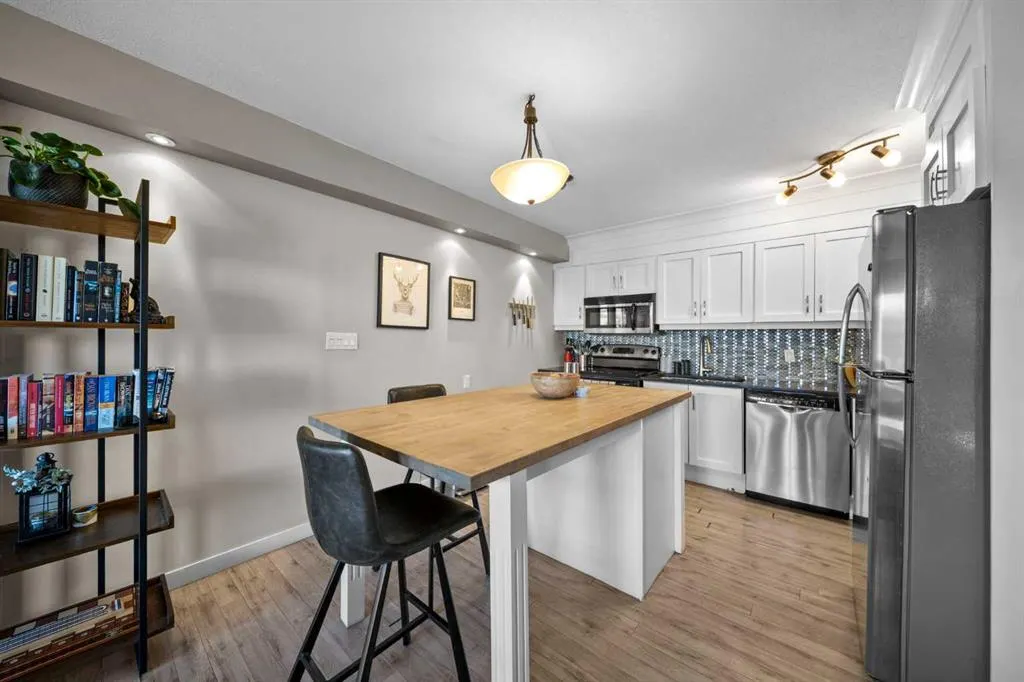 1222 Kensington Close NW, #304