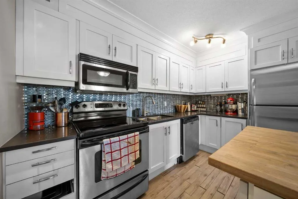 1222 Kensington Close NW, #304