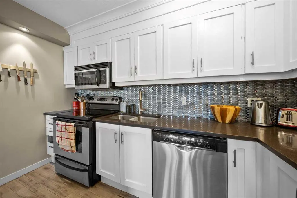 1222 Kensington Close NW, #304