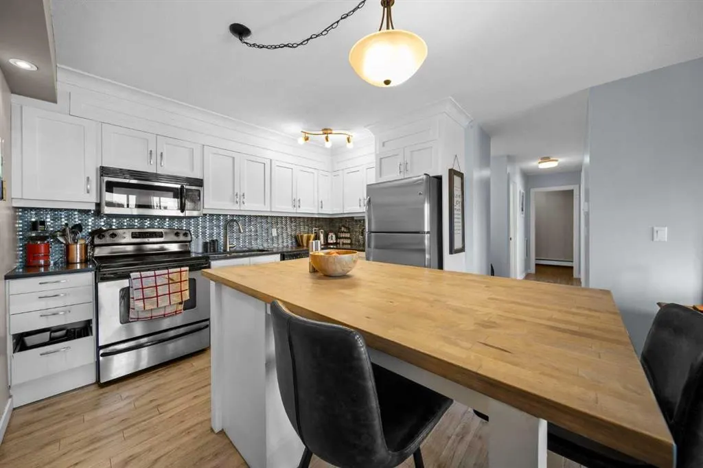 1222 Kensington Close NW, #304