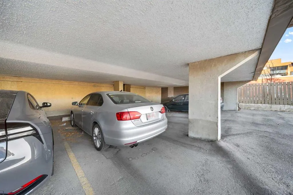 1222 Kensington Close NW, #304