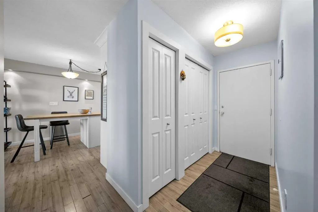 1222 Kensington Close NW, #304