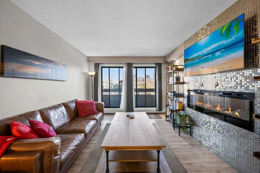 1222 Kensington Close NW, #304