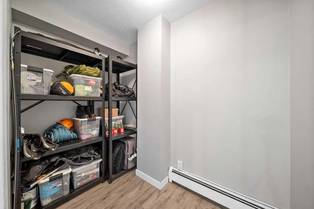 1222 Kensington Close NW, #304