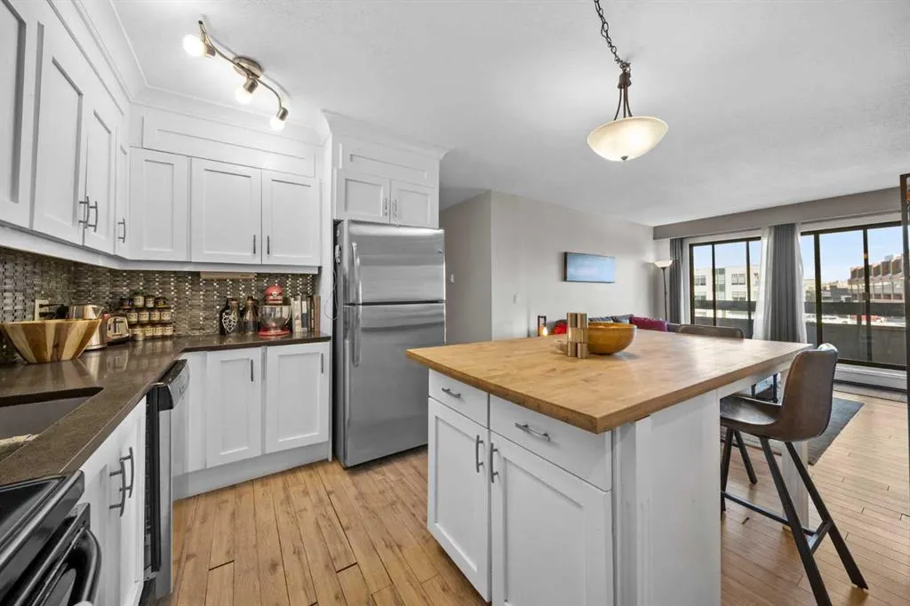 1222 Kensington Close NW, #304