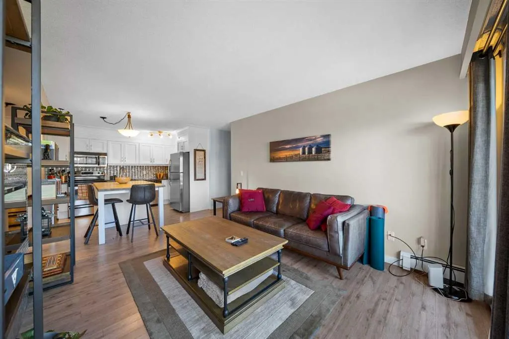 1222 Kensington Close NW, #304