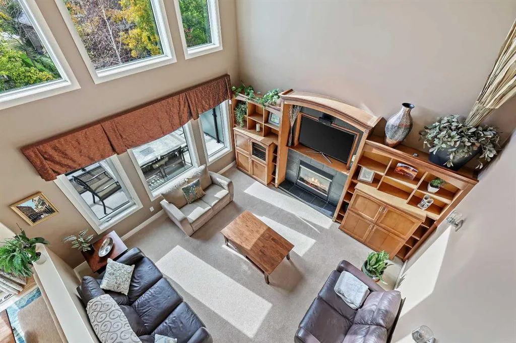 209 Discovery Ridge Way SW