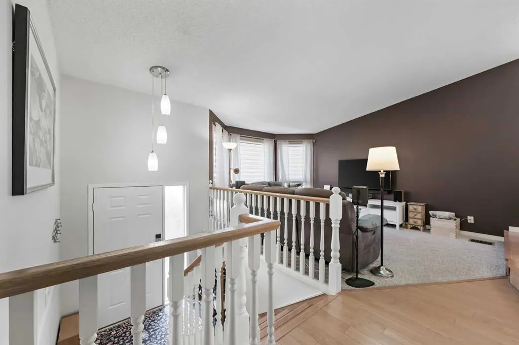 60 Ventura Road NE