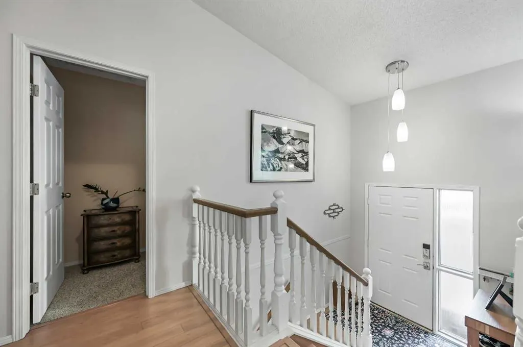 60 Ventura Road NE
