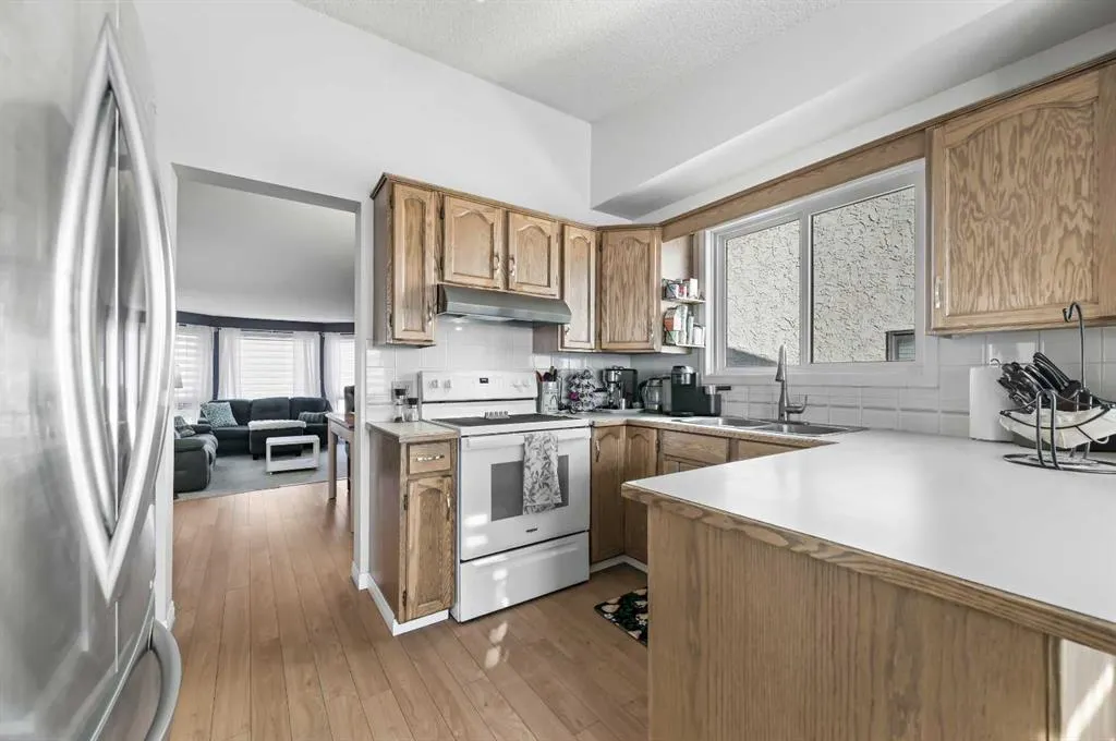 60 Ventura Road NE