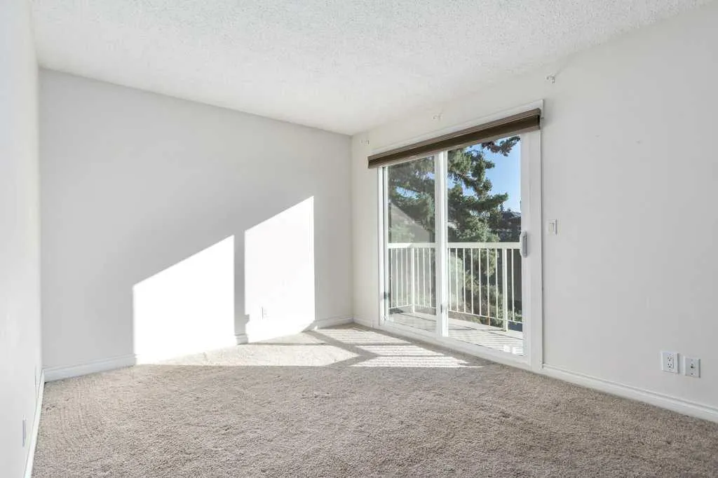 1939 25A Street SW, #4