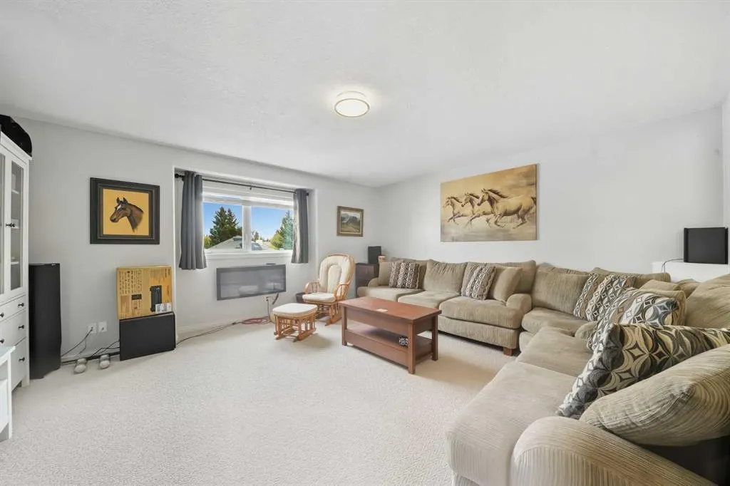 65 Asmundsen Avenue