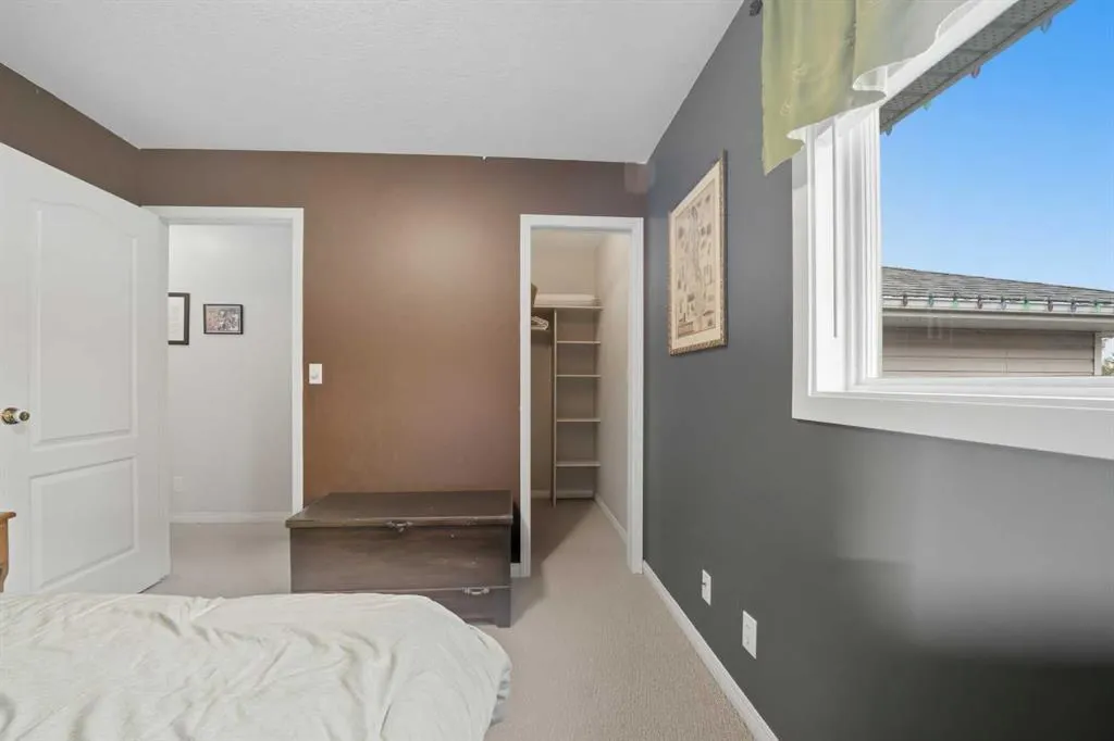 65 Asmundsen Avenue