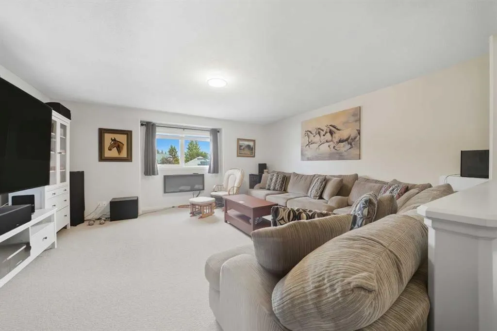 65 Asmundsen Avenue