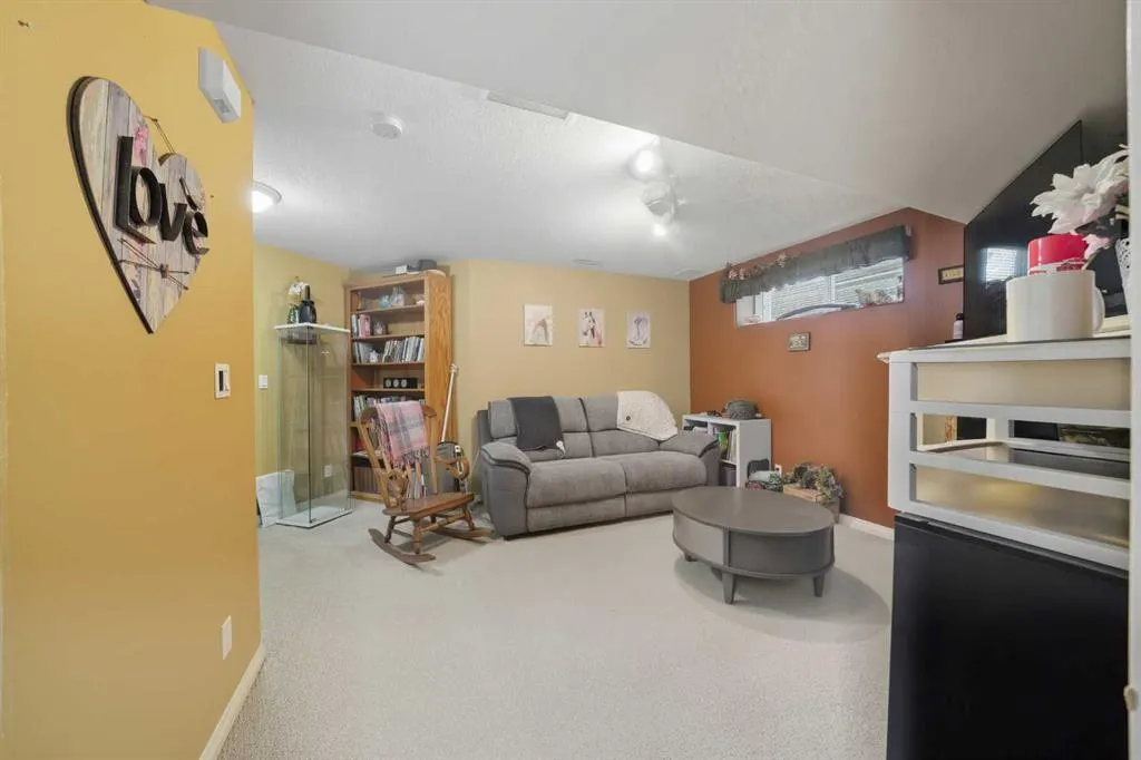 65 Asmundsen Avenue
