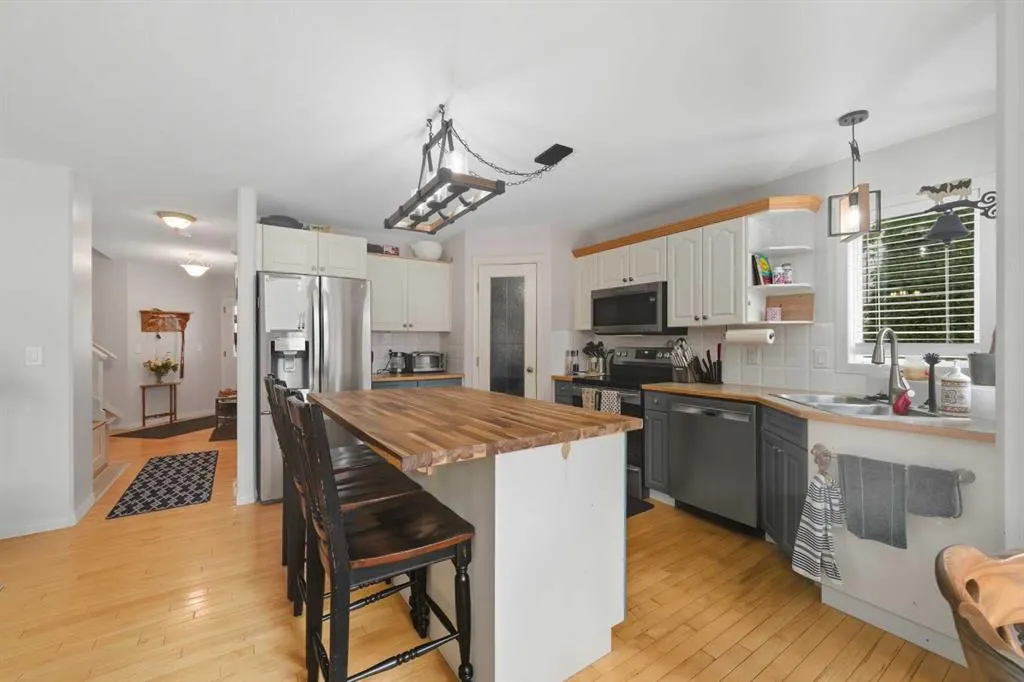 65 Asmundsen Avenue