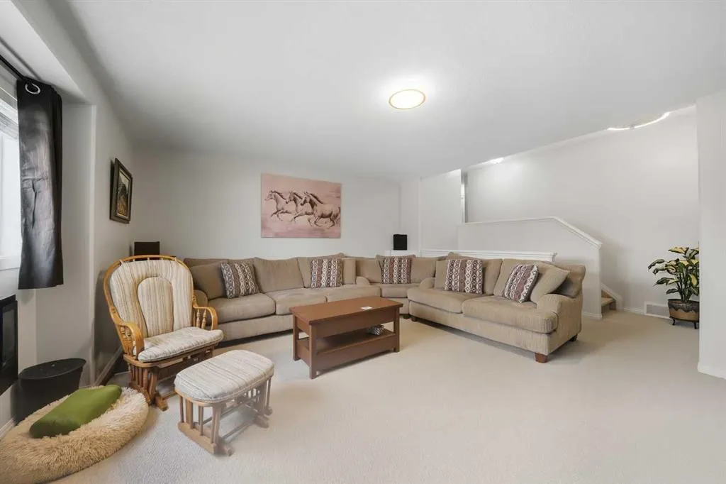 65 Asmundsen Avenue