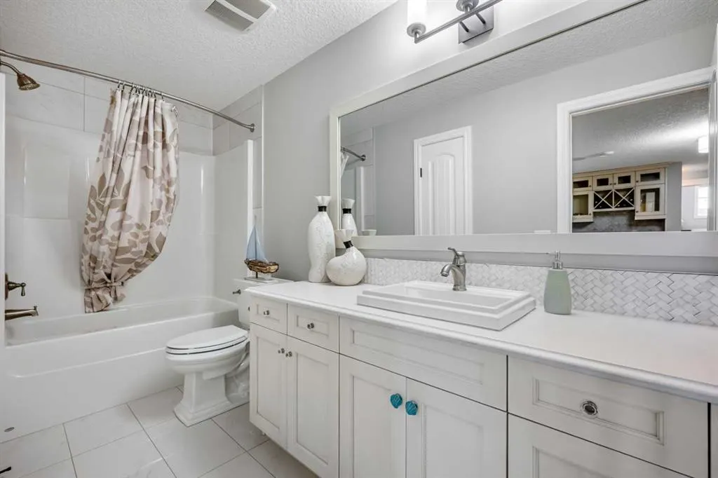 35 Mahogany Crescent SE