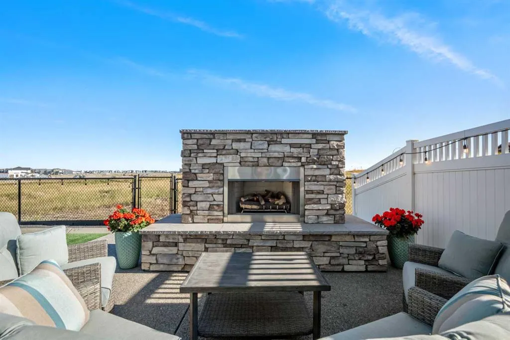 35 Mahogany Crescent SE