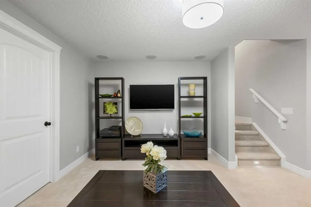 35 Mahogany Crescent SE