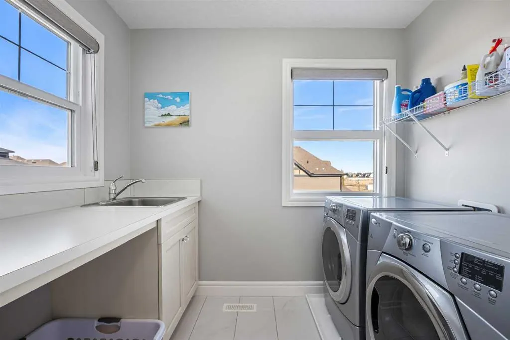 35 Mahogany Crescent SE
