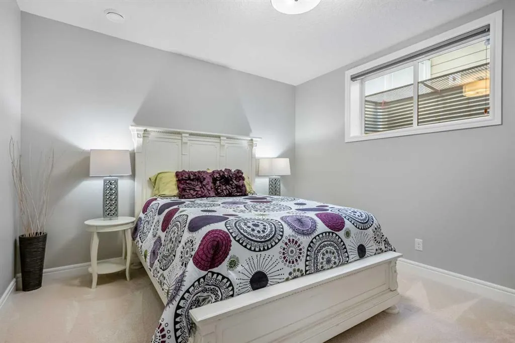 35 Mahogany Crescent SE