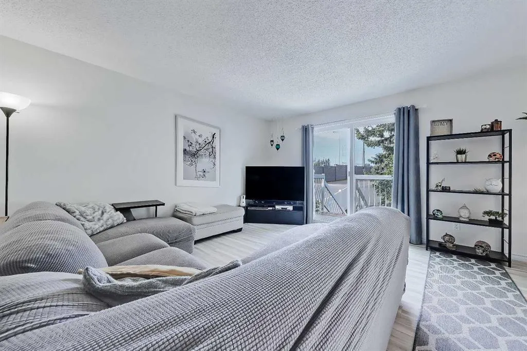 102 Sabrina Road SW