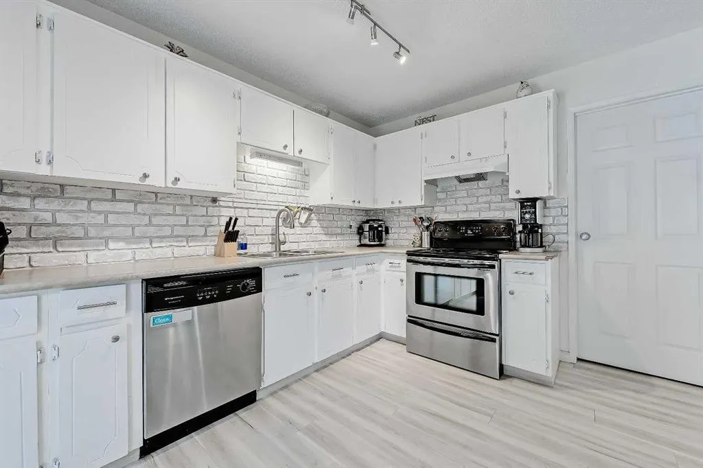 102 Sabrina Road SW
