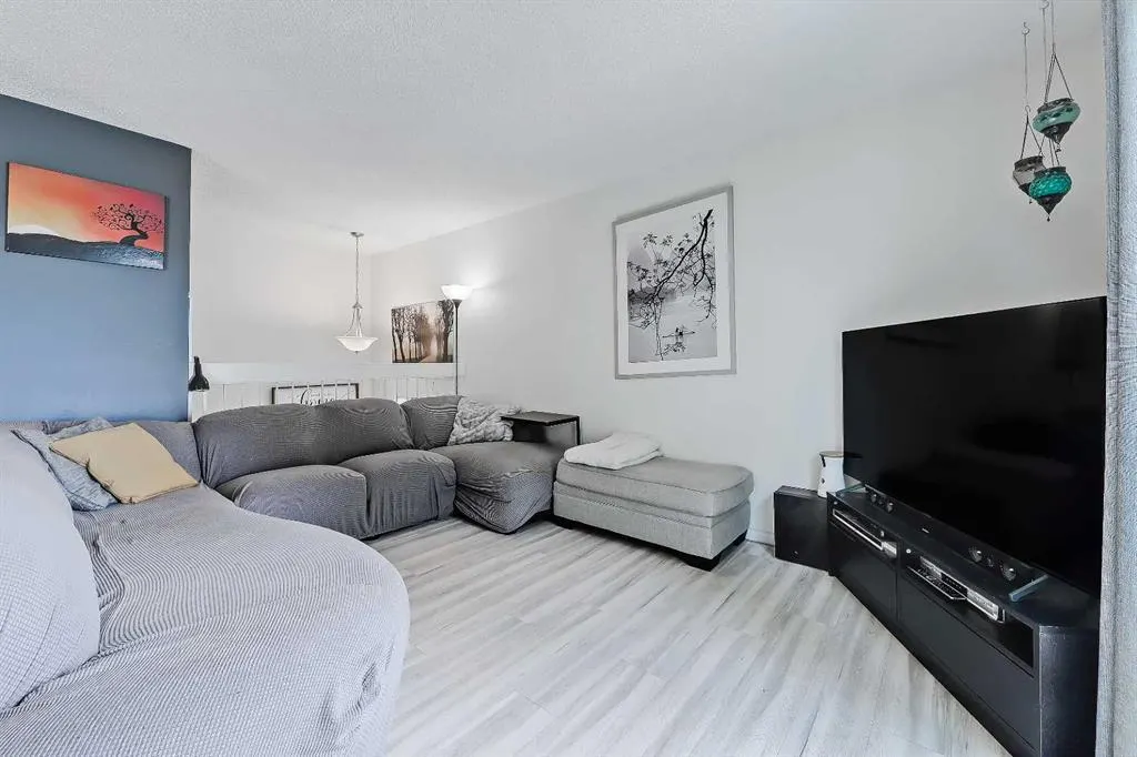 102 Sabrina Road SW