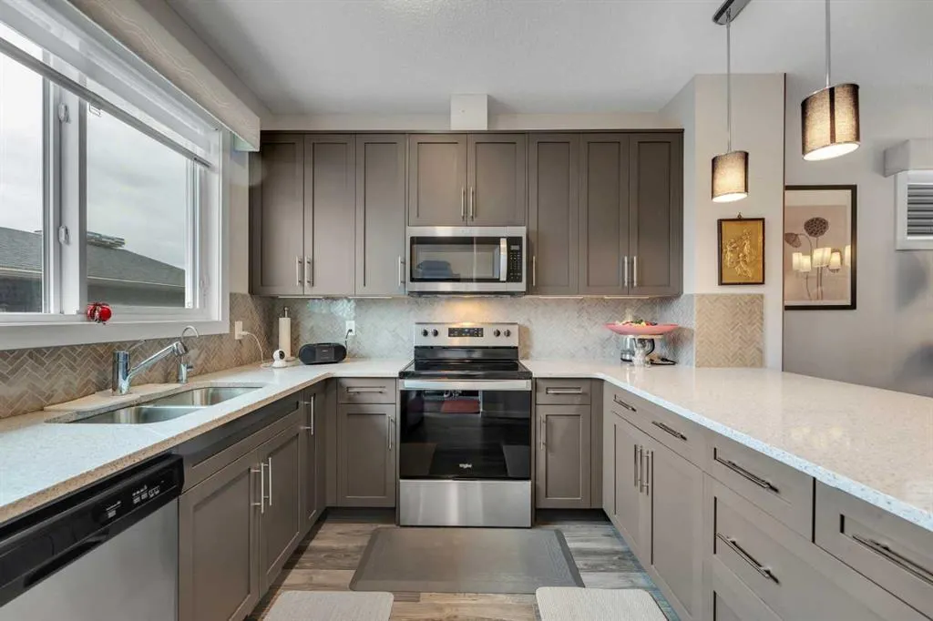 784 Livingston Hill NE
