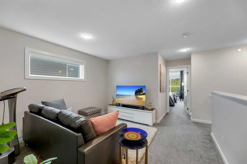 784 Livingston Hill NE