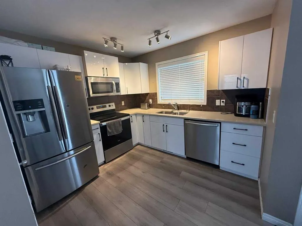 19 Taralake Rise NE