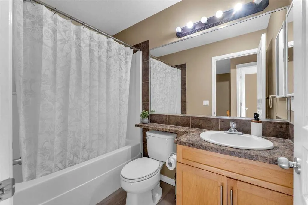 19 Taralake Rise NE