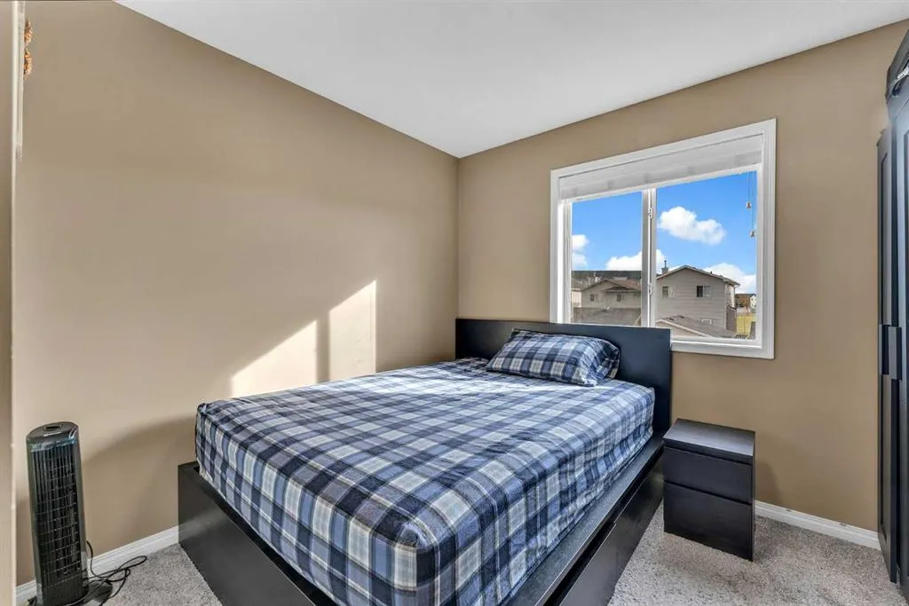 19 Taralake Rise NE
